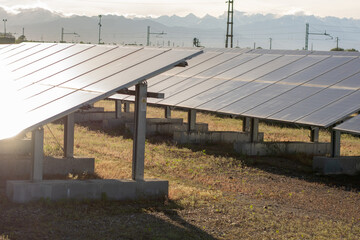 Pannello solare, fotovoltaico, fonte di elettricità alternativa - concetto di risorse sostenibili - 03