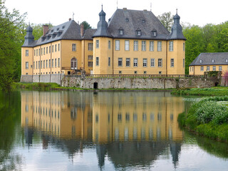 Fototapeta na wymiar German water castle Schloss Dycki in spring