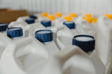 Plastic container cans for liquid chemical solutions