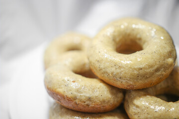 donuts with icing sugar