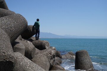 初夏の青い海