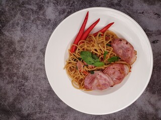 Spaghetti hot and spicy with bacon