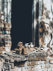 the close up focus on a rock set up in a high line