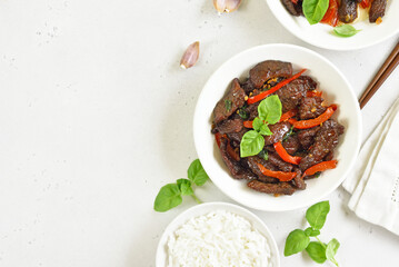 Thai beef stir-fry with pepper and basil in bowl