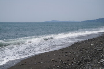 初夏の日差しと青い海