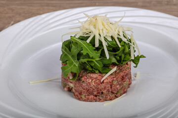 Raw Beef tartar with rucola and cheese