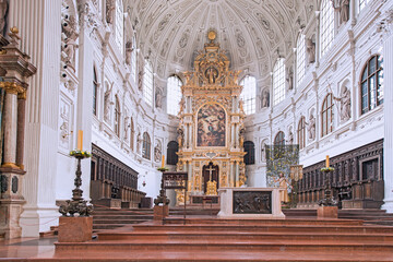 Fototapeta na wymiar Interior of the St. Michael's Church, built by William V, Duke of Bavaria, in 1597. Its façade contains bronze statues of Duke Wilhelm and rulers of the Bavarian Wittelsbach. Munich, May 2014