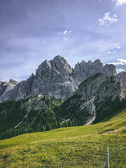 Fototapeta na wymiar The stunning lungkofel mountain in the Dolomites
