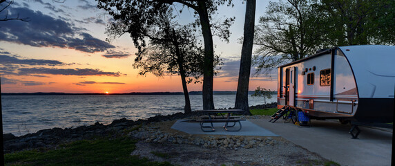 Travel trailer camping at sunset by the Mississippi river in Illinois at sunset panorama - obrazy, fototapety, plakaty
