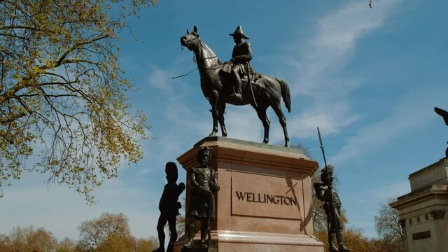 Revealing the equestrian statue of the Duke of Wellington and the Wellington Arch, or Constitution Arch in London, England, UK