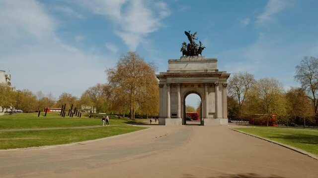 Wide shot of Wellington Arch, or Constitution Arch, in Hyde Park Corner, London, UK, dedicated to 1st Duke of Wellington