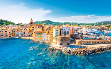 Keuken foto achterwand Mediterraans Europa Uitzicht op de stad Saint-Tropez, Provence, Cote d Azur, een populaire bestemming voor reizen in Europa