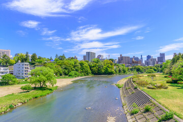 新緑の杜の都　仙台　広瀬川