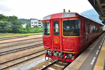 JR阿波池田駅に停車中の四国まんなか千年ものがたり