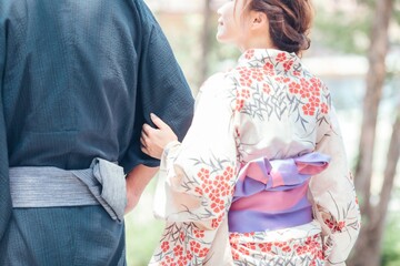 浴衣をきたカップル
