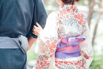 浴衣をきたカップル
