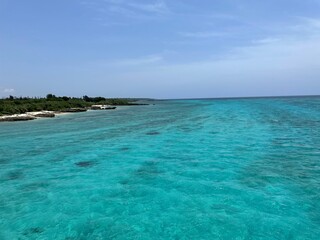 沖縄県宮古島の美しい青い海