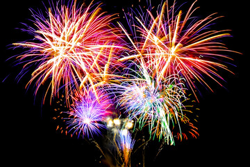 花火背景(横長)  夏の夜を照らす打ち上げ花火