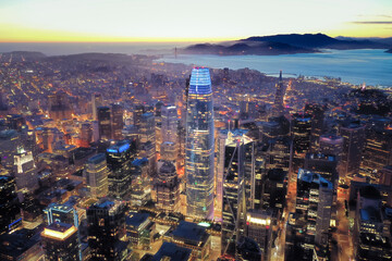 Aerial View of San Francisco Skyline at Night - obrazy, fototapety, plakaty