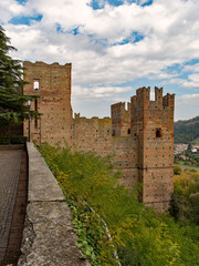 Fototapeta na wymiar Stadtbefestigung der Altstadt von Castell'Arquato in der Emilia-Romagna in Italien 