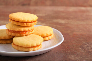 Apricot sandwich cookies