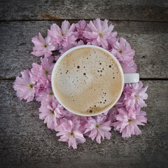 Obraz na płótnie Canvas Kaffee auf Blumen