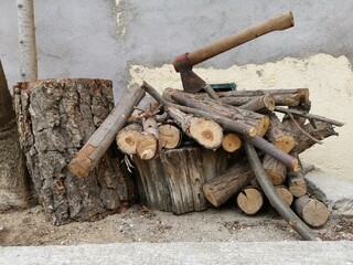 Leña y hacha