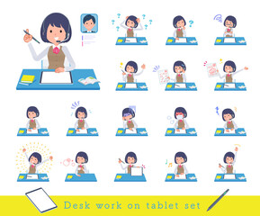 タブレット端末で学習するインカムをつけたビジネス女性のセット