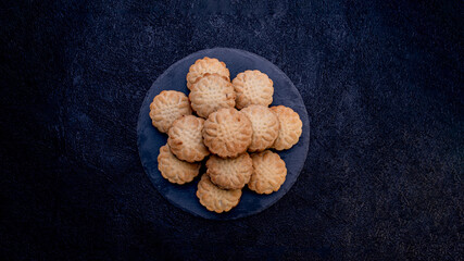 Desserts Eid al-Fitr , date sweet Cookies baked for Eid Eid al - Fitr called  mamool or Kahk.