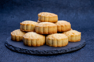 Desserts Eid al-Fitr , date sweet Cookies baked for Eid Eid al - Fitr called  mamool or Kahk.
