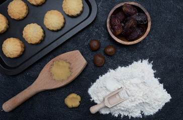 Desserts Eid al-Fitr , date sweet Cookies baked for Eid Eid al - Fitr called  mamool or Kahk.