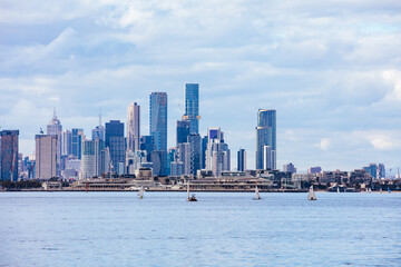 Obraz premium Melbourne Skyline from Williamstown in Australia