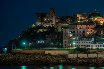 Fototapeta na wymiar Boccadasse and the castle of Capo Santa chiara