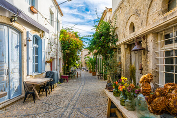 Obraz premium Alacati street view in Alacati Town. Alacati is populer historical tourist destination in Turkey.
