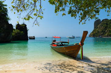 Plakat landscape of long tail boat riding on the blue sea of largoon of Koh Hong, Krabi, Thailand in summer