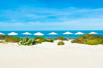 Badkamer foto achterwand Beautiful landscape of clear turquoise ocean and sandy beach in Saadiyat island © Myroslava