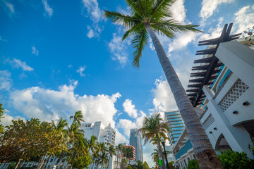 Fototapeta na wymiar Cloudy sky over world famous Miami Beach