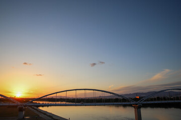 Fototapeta na wymiar 枚方大橋から見た夕暮れ