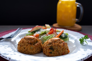 Crab cake with pasta and salad