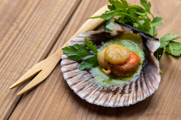 grilled scallops in green sauce