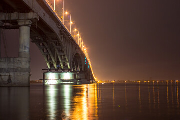 Fototapeta na wymiar night bridge over the river