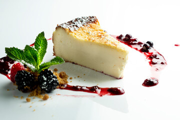 cheesecake with berries