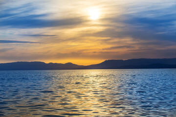 Obraz premium Beautiful sunset over the sea