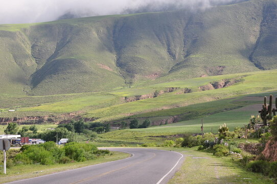 valle, monta&ntilde;a, tafi del valle, NOA, tucum&aacute;n, paisaje monta&ntilde;a, carretera
