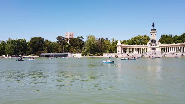 People rowing boats on the lake in Parque del Buen Retiro (Buen Retiro Park) in Madrid, Spain