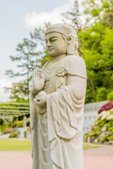 Obraz premium Stone carved standing Buddha at entrance to temple