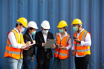 Boss and worker Describe the product information on laptop. At logistics and explain for product understanding and growth in logistics.
