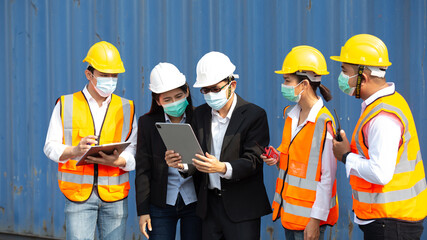 Boss and worker Describe the product information on laptop. At logistics and explain for product understanding and growth in logistics.