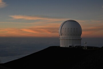 observatory at sunset - obrazy, fototapety, plakaty