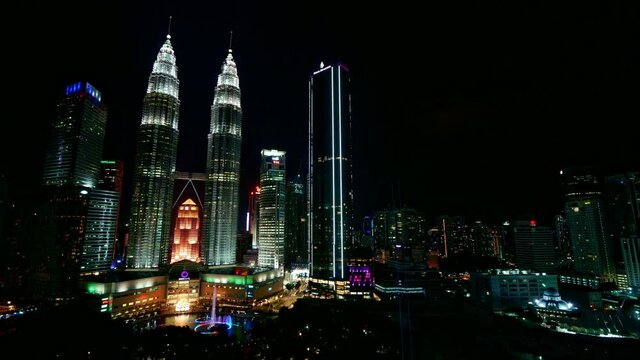 Beautiful Time lapse Kuala Lumpur city skyline of Petronas Twin Towers